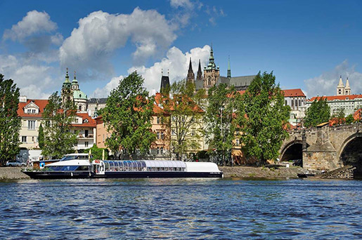 schifffahrten MIT MITTAGESSEN IN PRAG